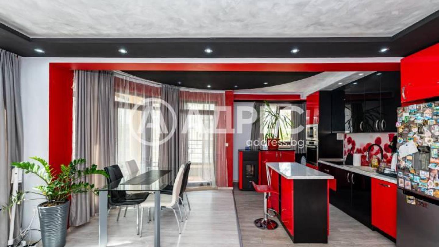Spacious Fully Furnished 3-Bedroom Apartment with Parking in Plovdiv - Image 1