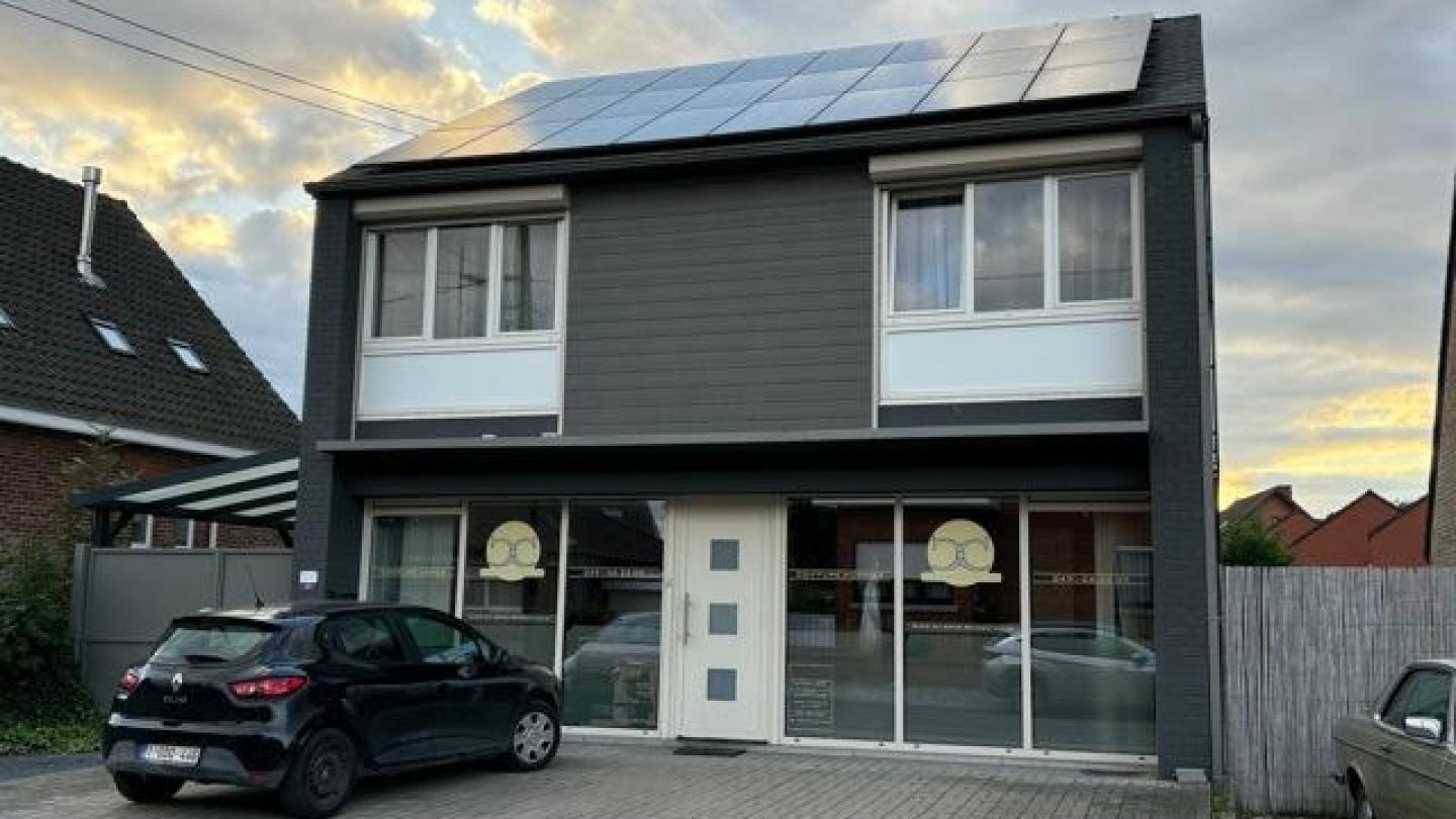Spacious 3-Bedroom House with Garden and Solar Panels in Mons - Image 1