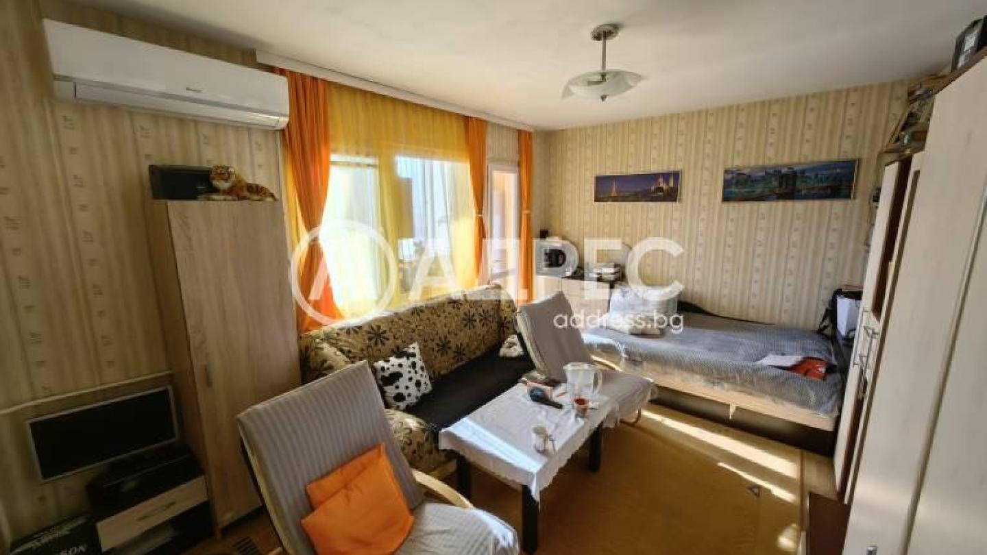 Spacious Fully Furnished 1-Bedroom Apartment with Stunning Plovdiv Views - Image 1