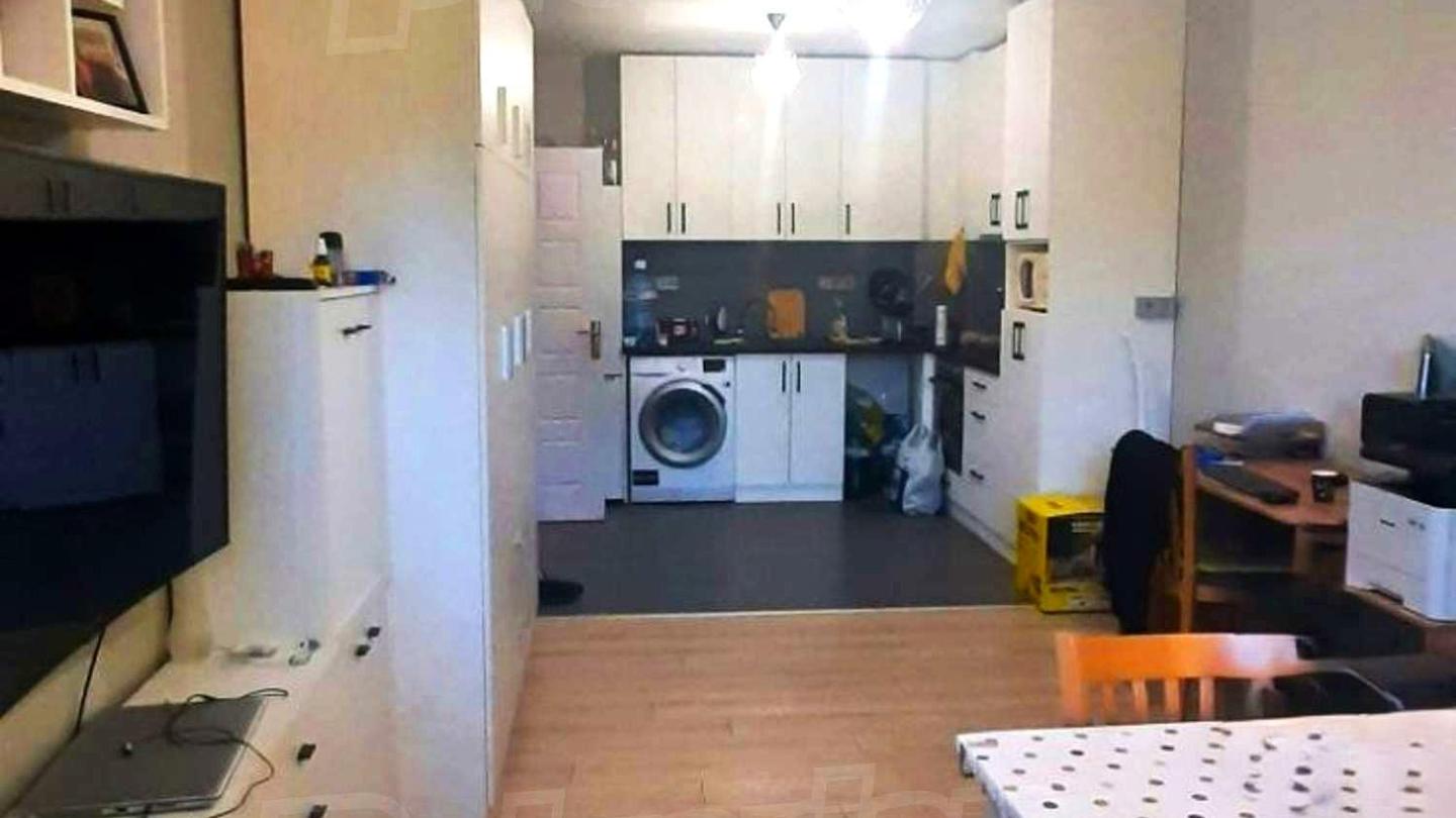 Fully Furnished 1-Bedroom Apartment in Samara 3, Stara Zagora - Image 1