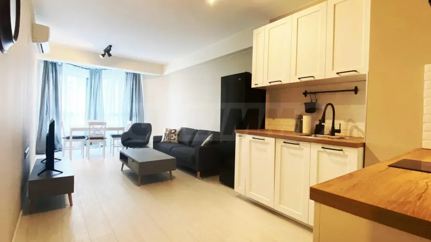 Stylish 3-Bedroom Apartment Near Mall Plovdiv - Image 1