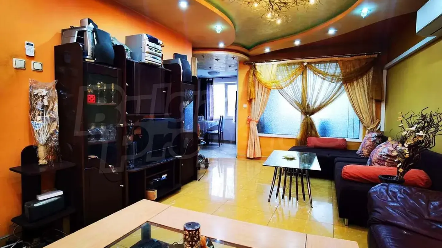 Spacious Fully Furnished 2-Bedroom Apartment in Plovdiv's Heart - Image 1