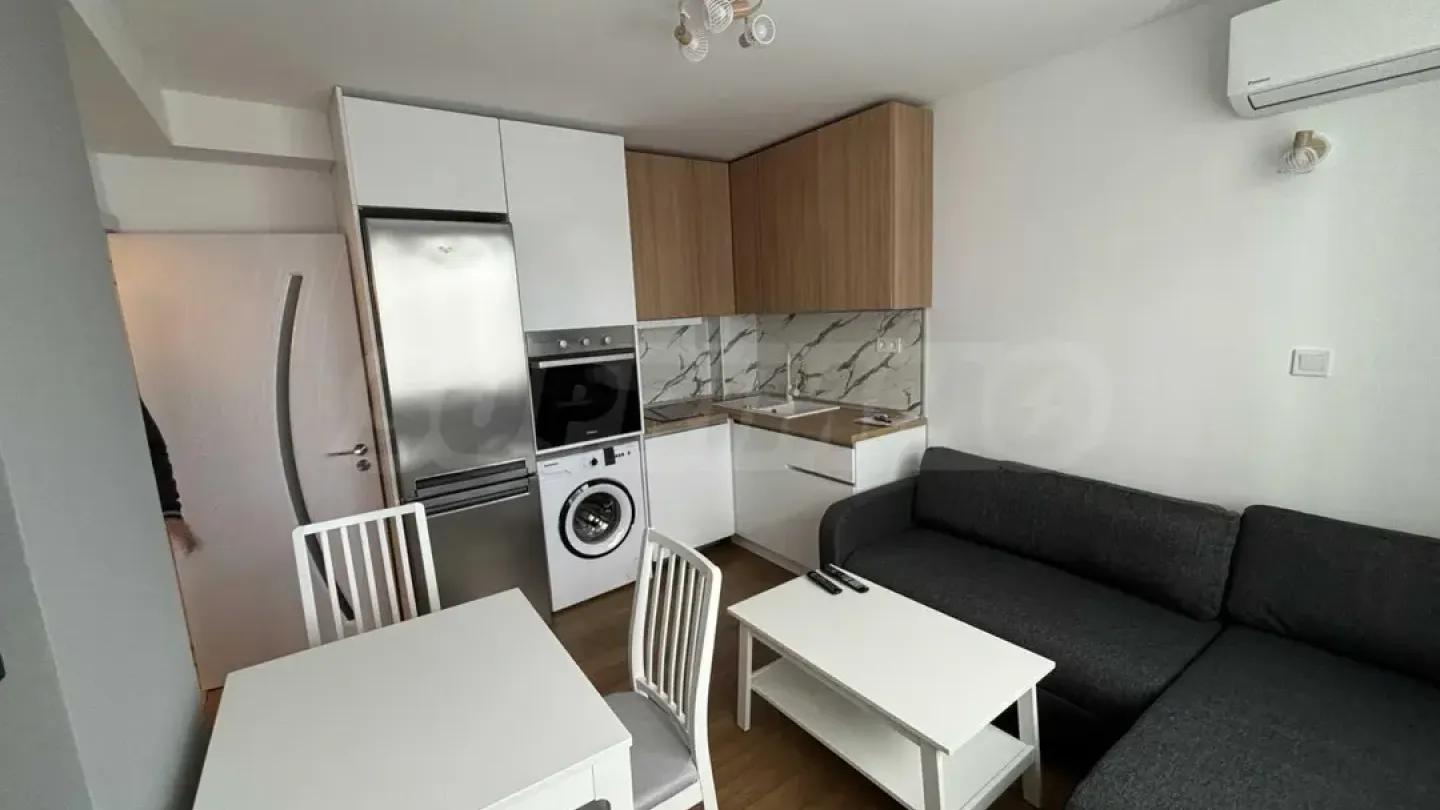 Spacious, Fully Furnished Apartment in Varna City Center - Image 1