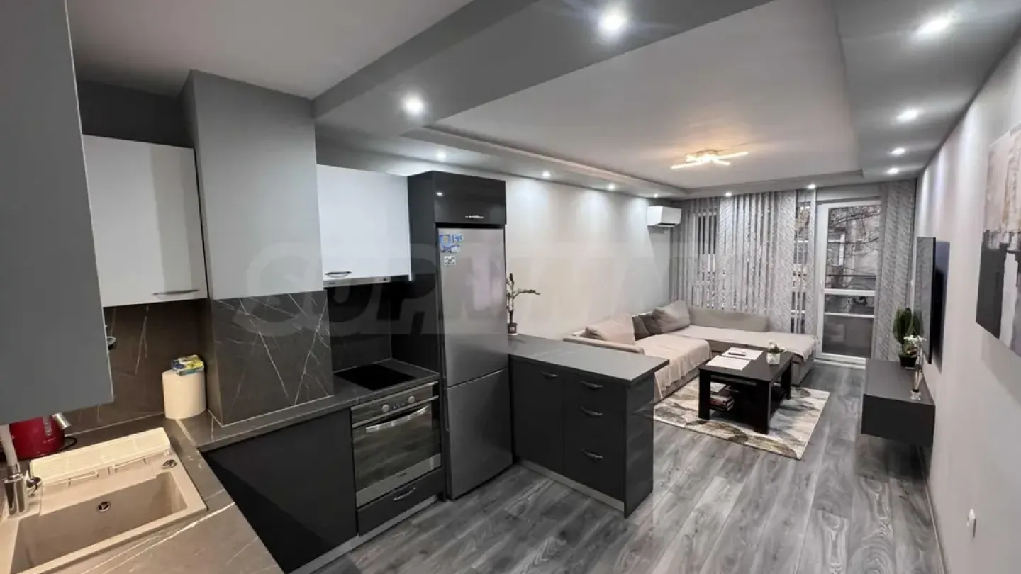 Spacious, Fully Furnished Apartment in Plovdiv Center - Image 1