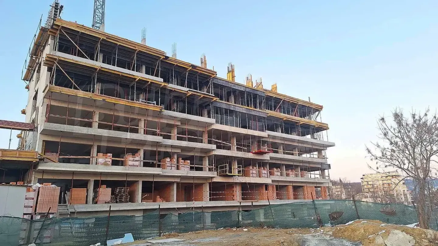 Stylish One-Bedroom Apartment in Varna's Prime Boulevard Location - Image 1