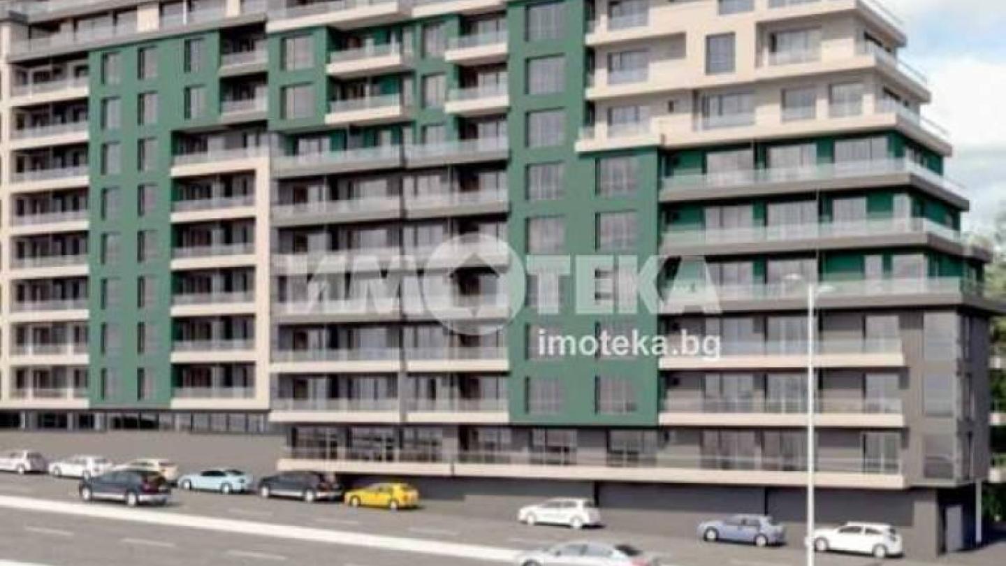Spacious 3-Bedroom Apartment in Varna's Цветен Квартал for Sale - Image 1
