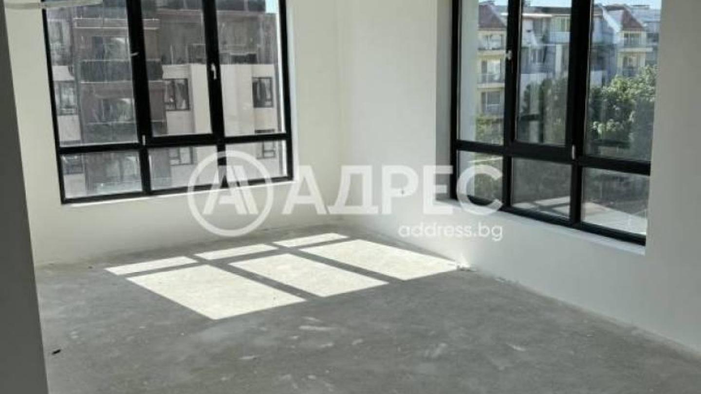 Spacious 3-Bedroom Apartment in Stara Zagora's Azemoto Quarter for Sale - Image 1