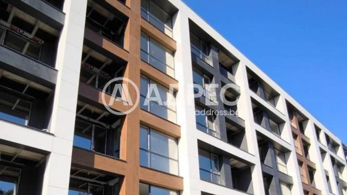 Spacious 3-Bedroom Apartment with Stunning Views in Sofia - Image 1