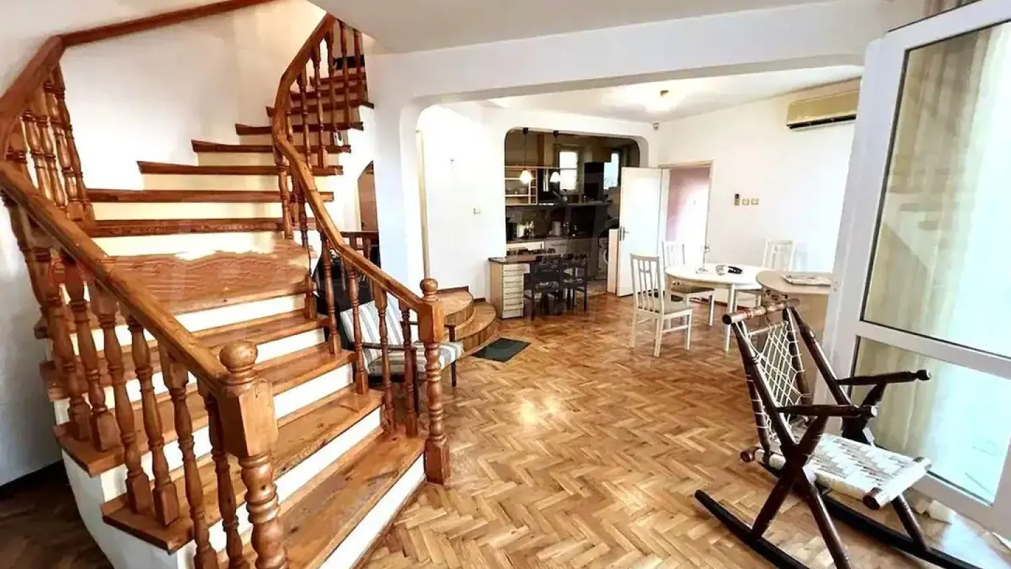 Spacious 4-Bedroom House with Sea View for Rent in Bulgaria - Image 1