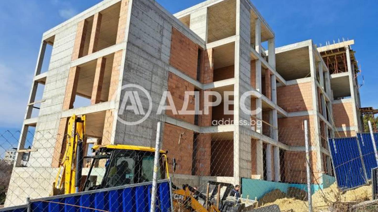 Spacious Varna Apartment with Sea Views – 3 Bedrooms, 159m² - Image 1