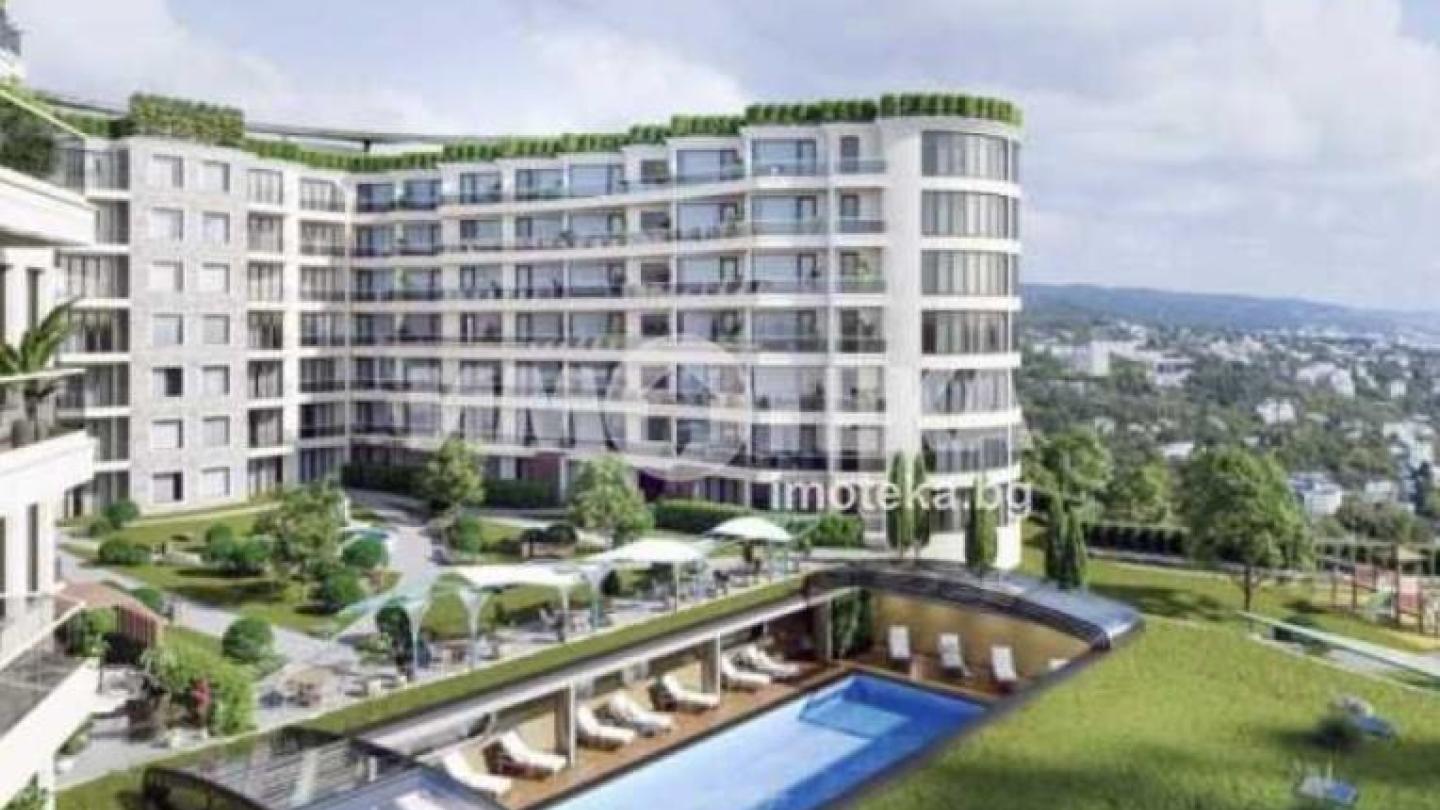 Spacious Two-Bedroom Apartment with Sea Views in Sunny Day Resort - Image 1