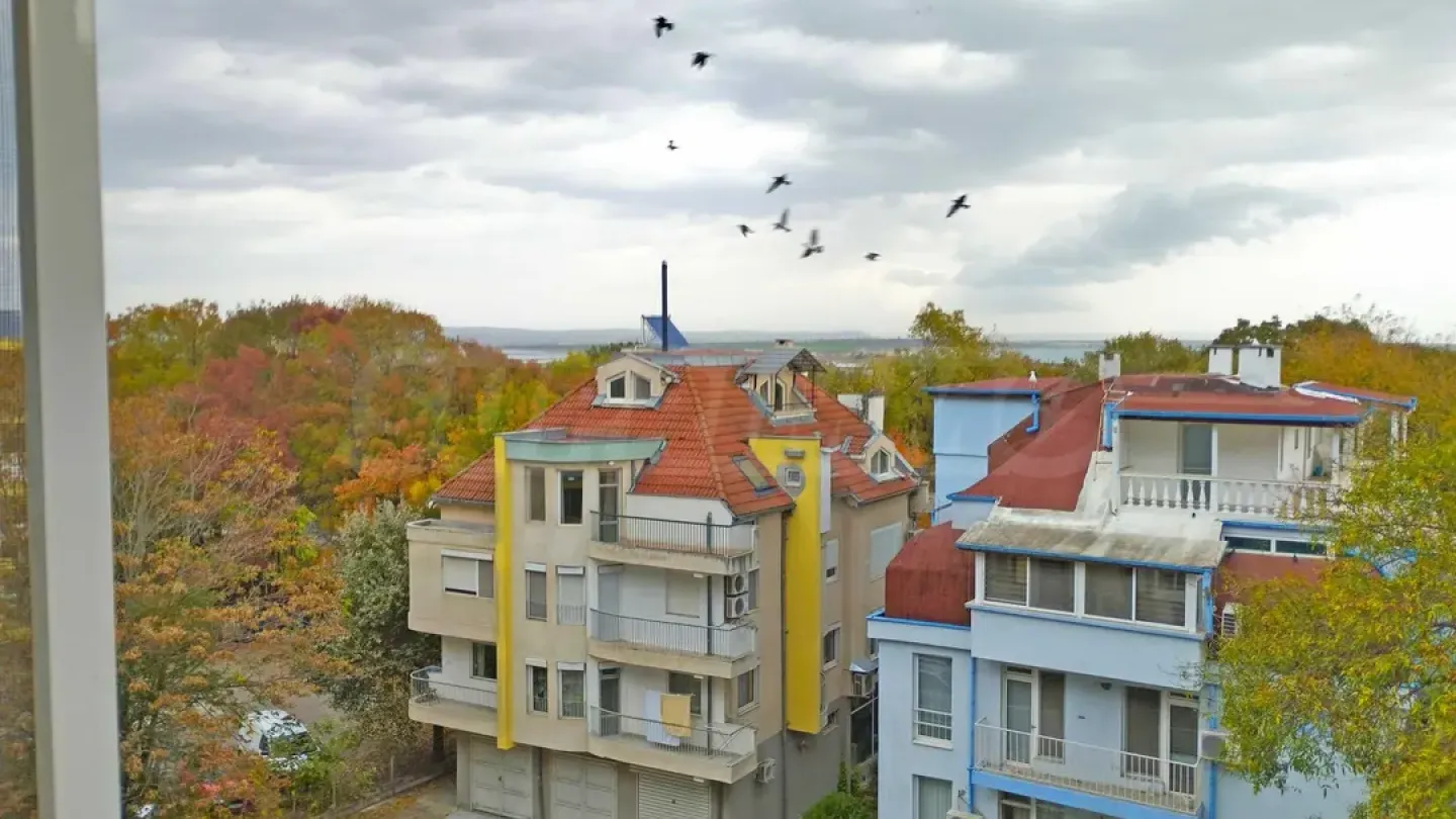 Spacious, Sea View Apartment in Burgas' "Lazur" District - Image 1