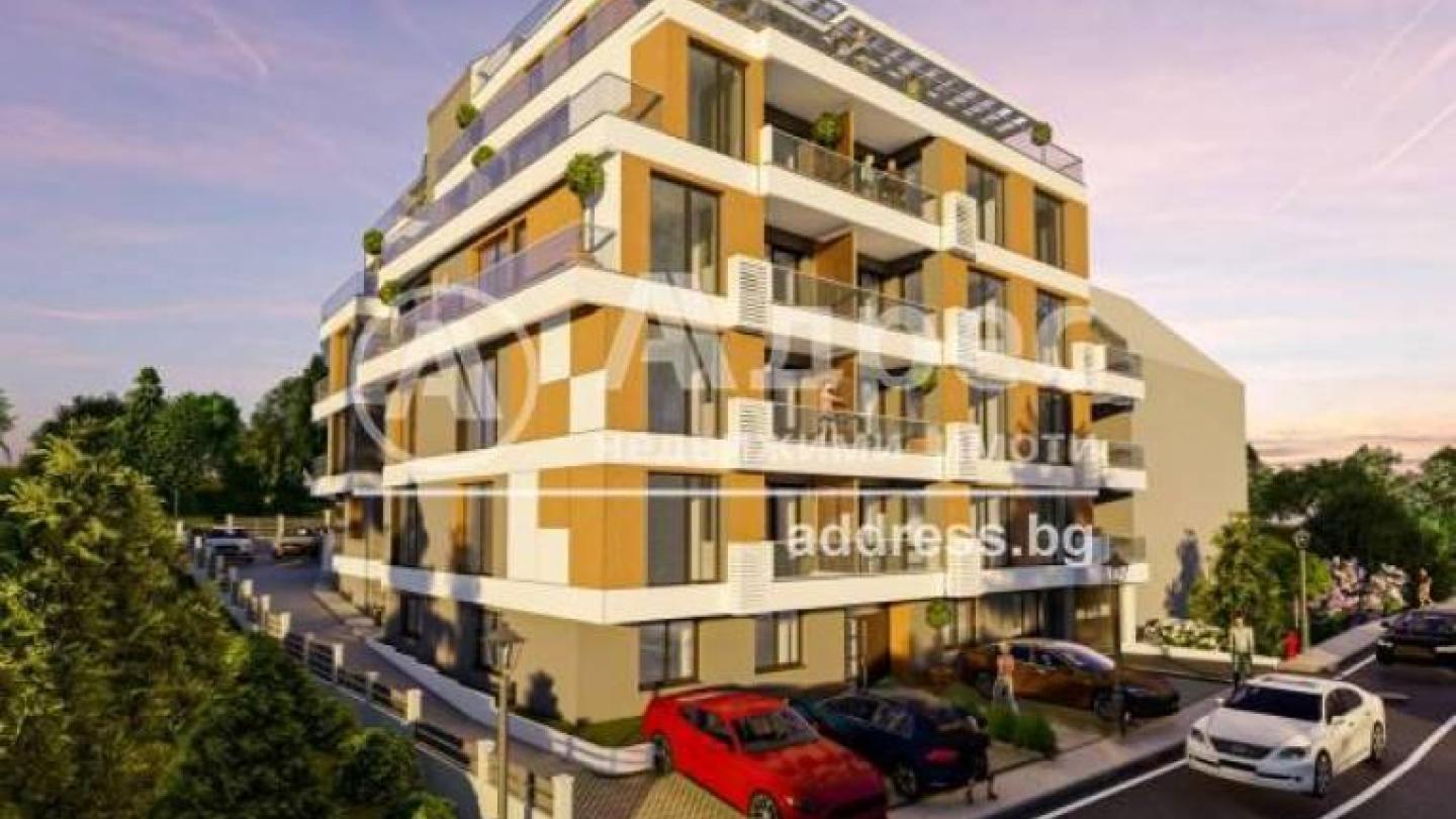 Spacious Varna Apartment with Modern Design and Green Surroundings - Image 1