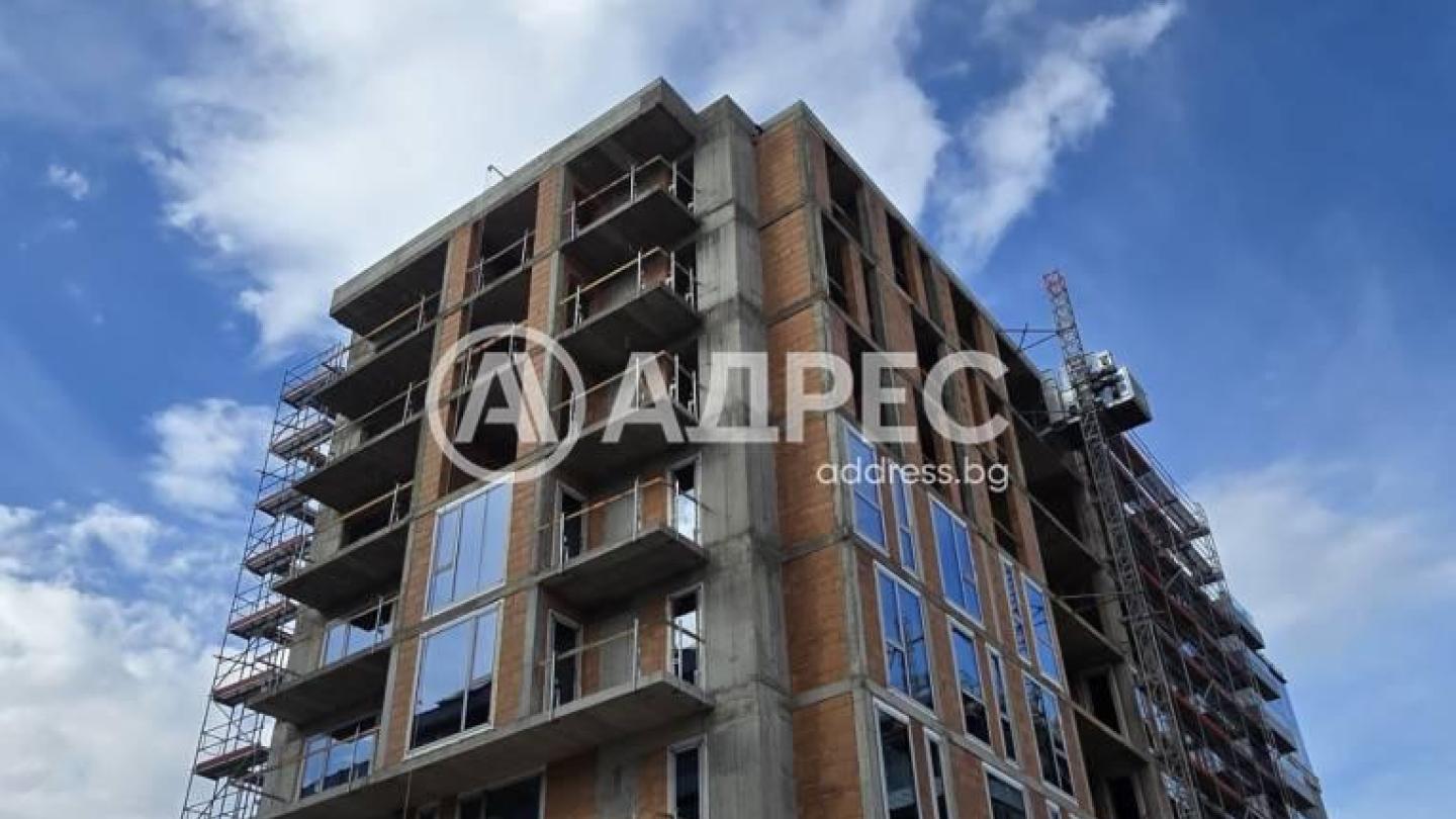 Spacious 2-Bedroom Apartment in Sofia's Yastrakovetsa - Image 1