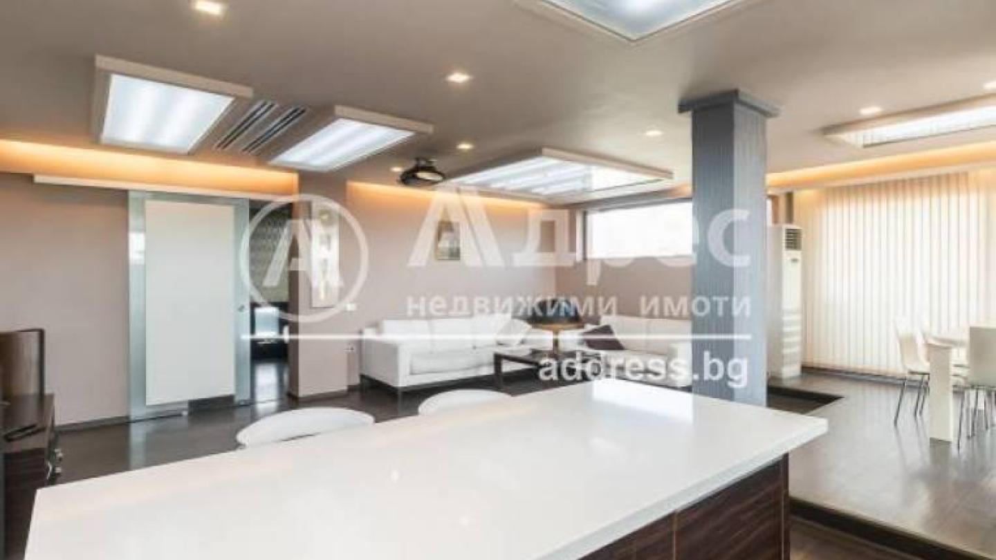 Spacious Fully Furnished Penthouses with Terraces in Varna - Image 1