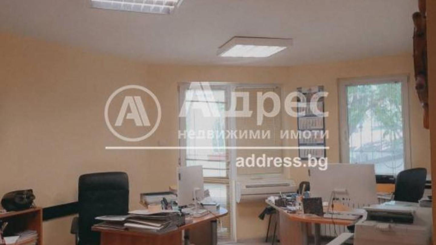 Spacious Varna Apartment with 3 Bedrooms – Fully Furnished, 223m2 - Image 1