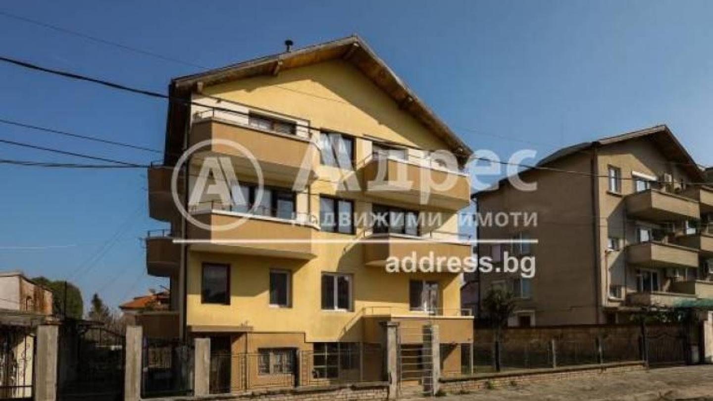 Spacious 5-Bedroom Apartment with Yard in Burgas, Bulgaria - Image 1