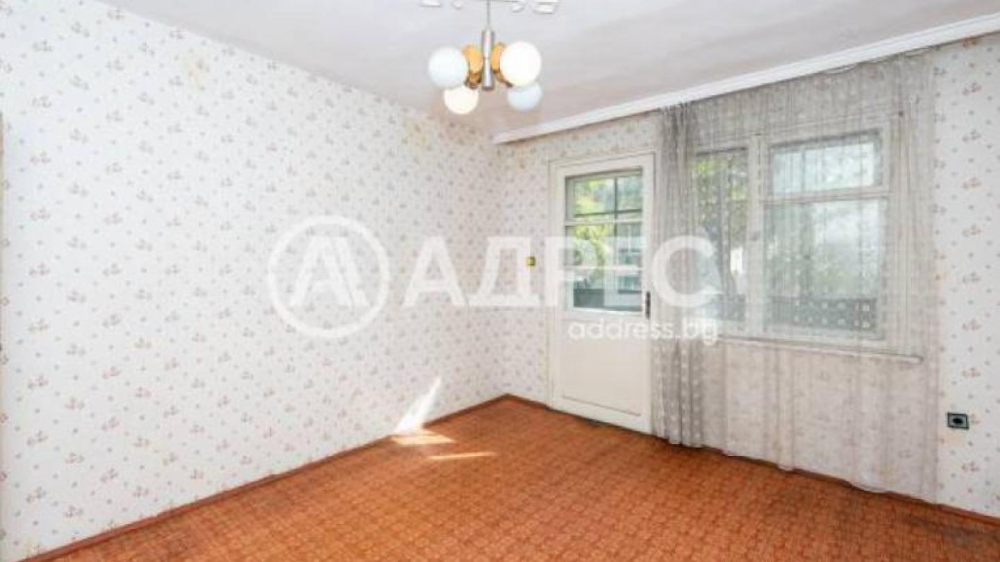 Spacious 3-Bedroom Apartment in Central Plovdiv, Bulgaria for Sale - Image 1