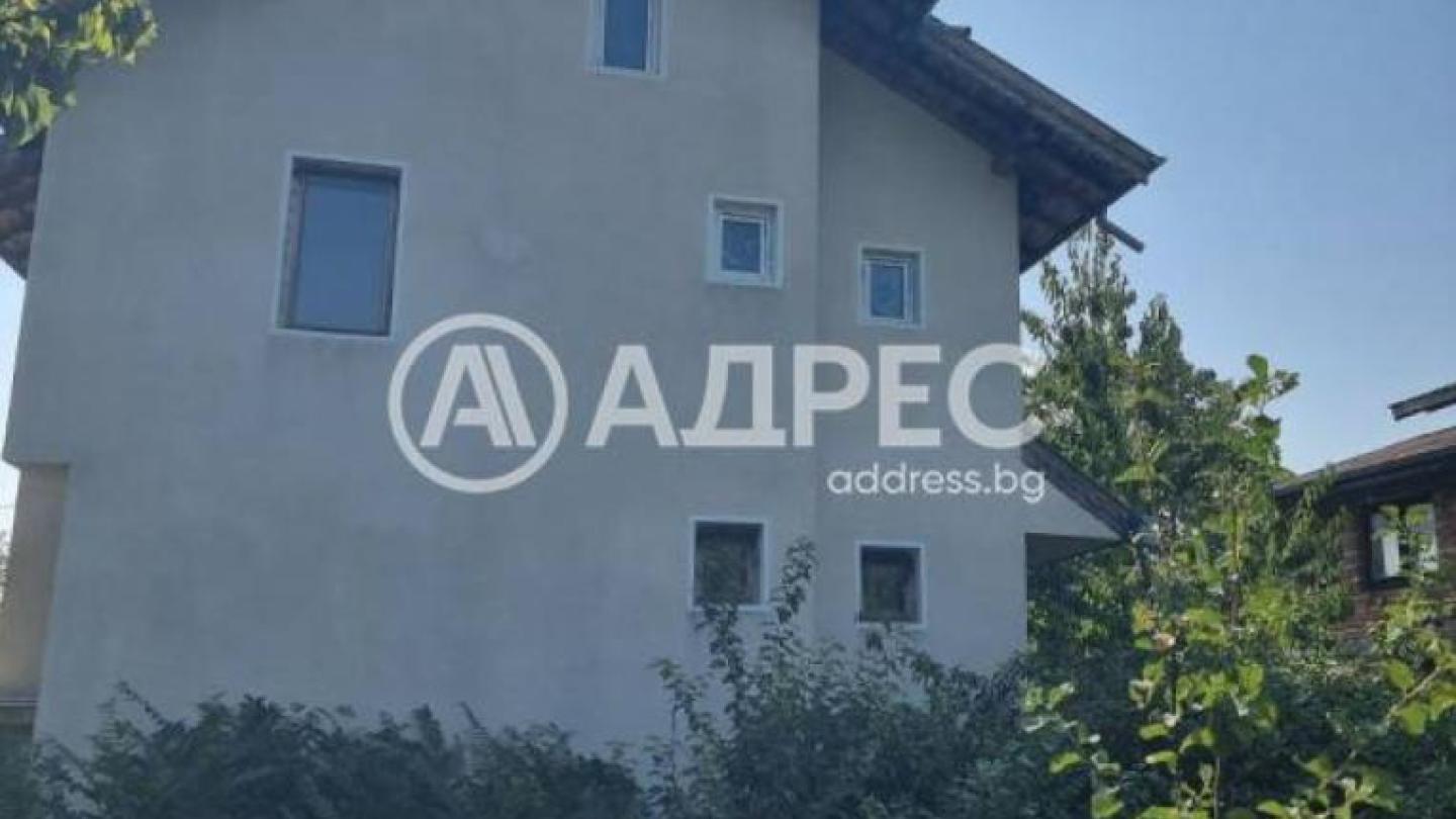 Spacious 3-Bedroom House in Inovo with Garden - €106,000 - Image 1