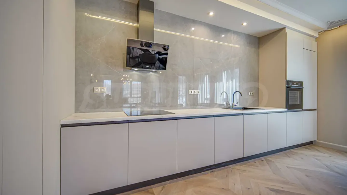 Spacious, Fully Furnished Apartment with Garage in Sofia - Image 2