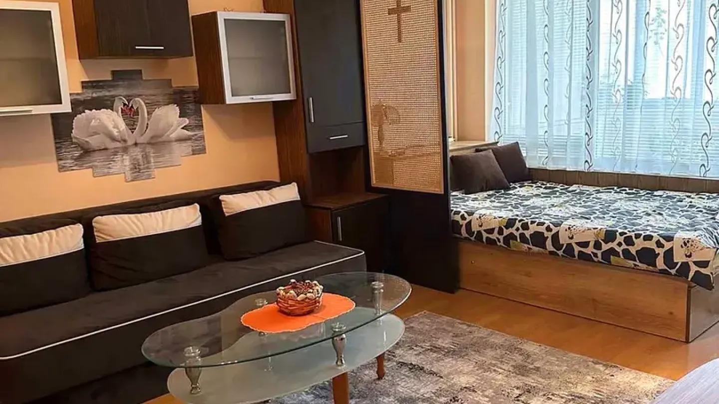 Fully Furnished 1-Bedroom Apartment in Varna's Vazrazhdane Quarter - Image 1