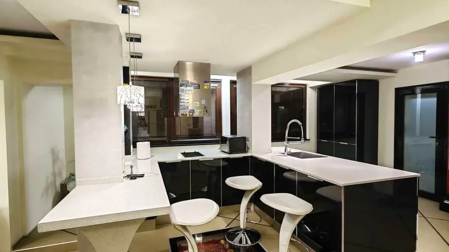 Spacious, Fully Furnished Apartment in Plovdiv's Heart District - Image 2