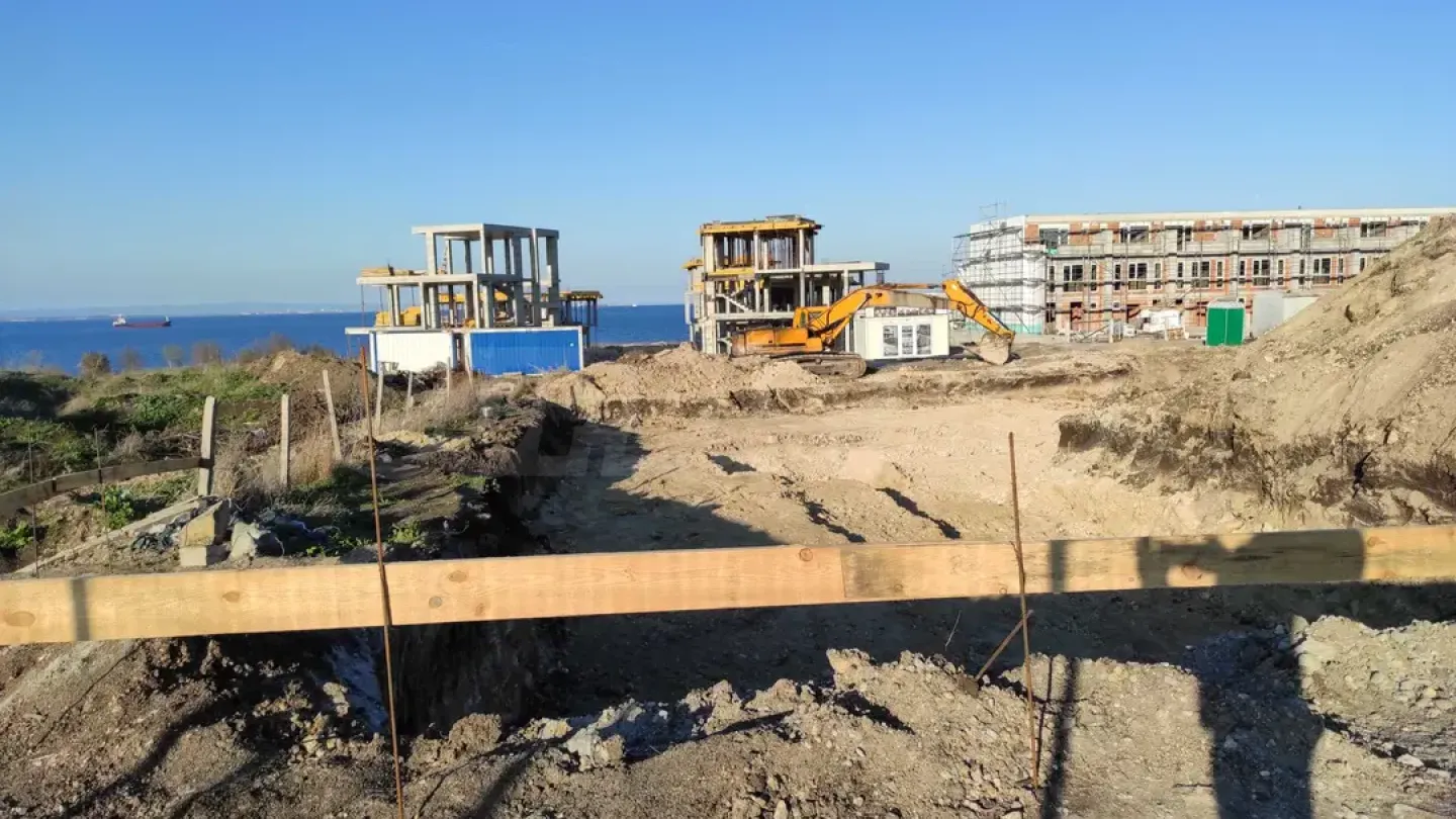 Bright Burgas Apartment - Seafront 87m2 - Image 2