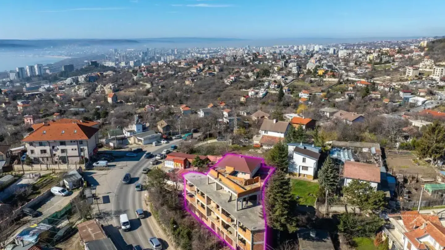 Spacious 2-Bedroom Apartment in Varna Complex - Image 1