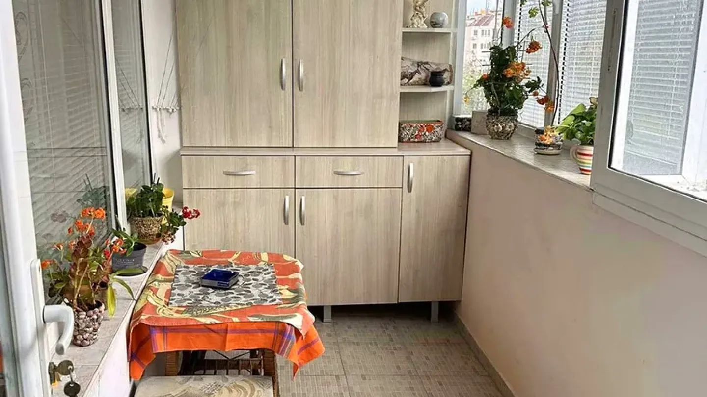 Fully Furnished 1-Bedroom Apartment in Varna's Vazrazhdane Quarter - Image 2