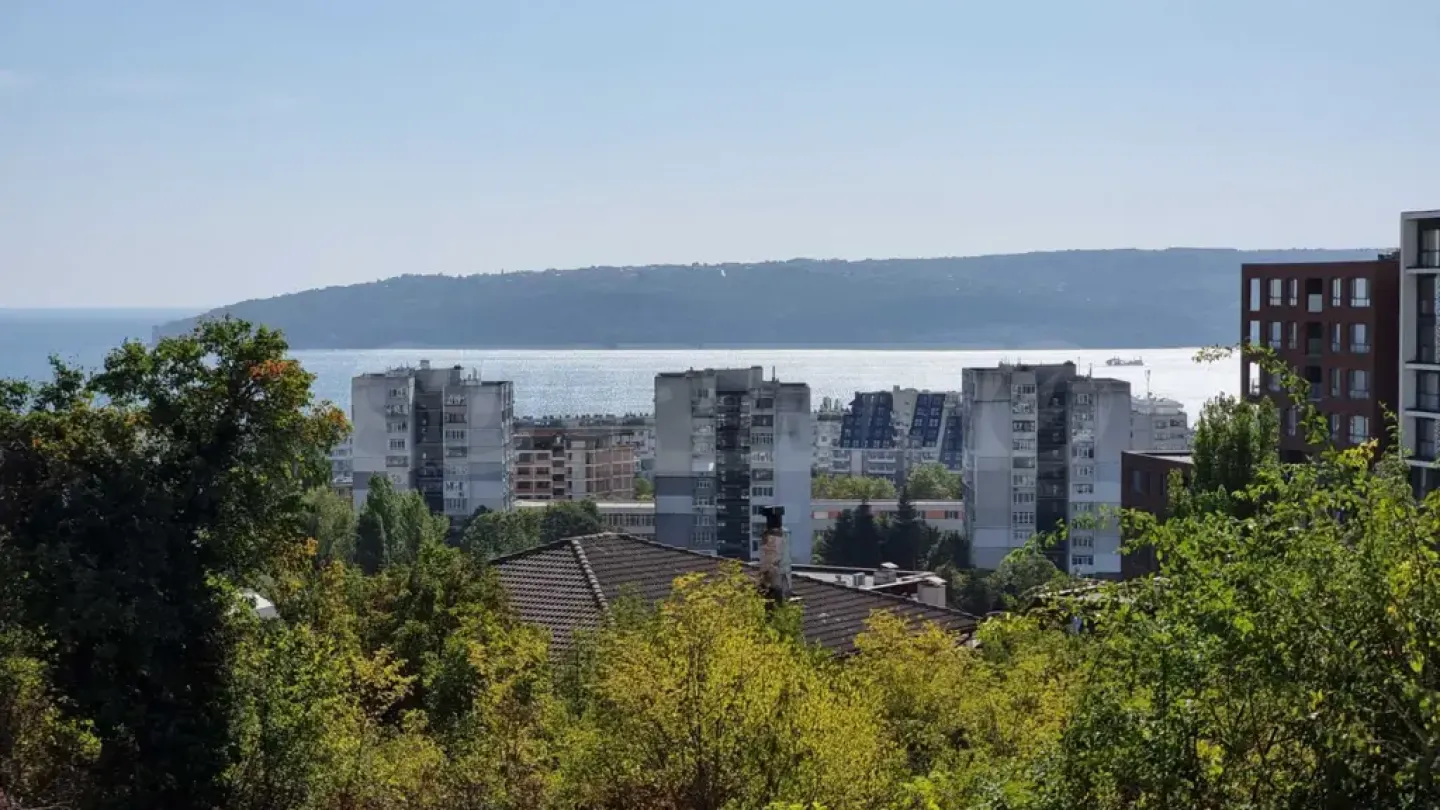 Spacious Sea View Apartment in Varna's "Briz" Quarter - Image 5