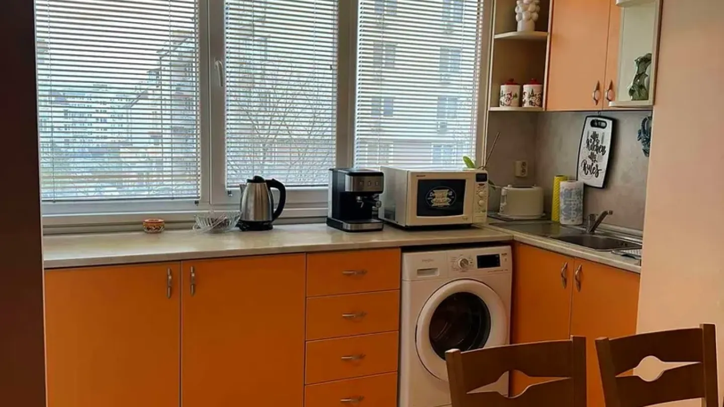 Fully Furnished 1-Bedroom Apartment in Varna's Vazrazhdane Quarter - Image 3