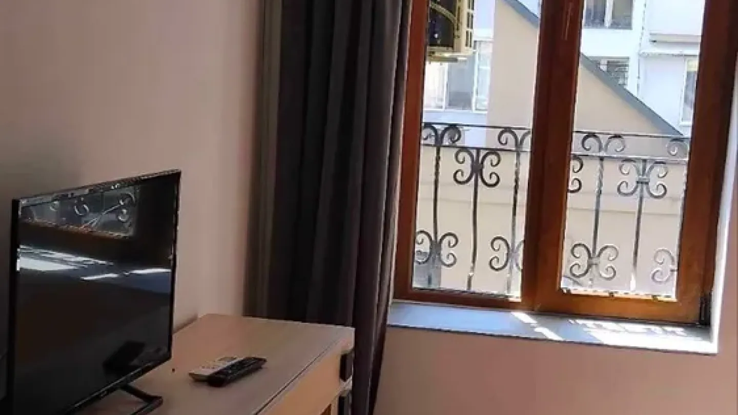 Stylish Fully Furnished Studio in Varna’s Grutska Mahala – 700 EUR - Image 5