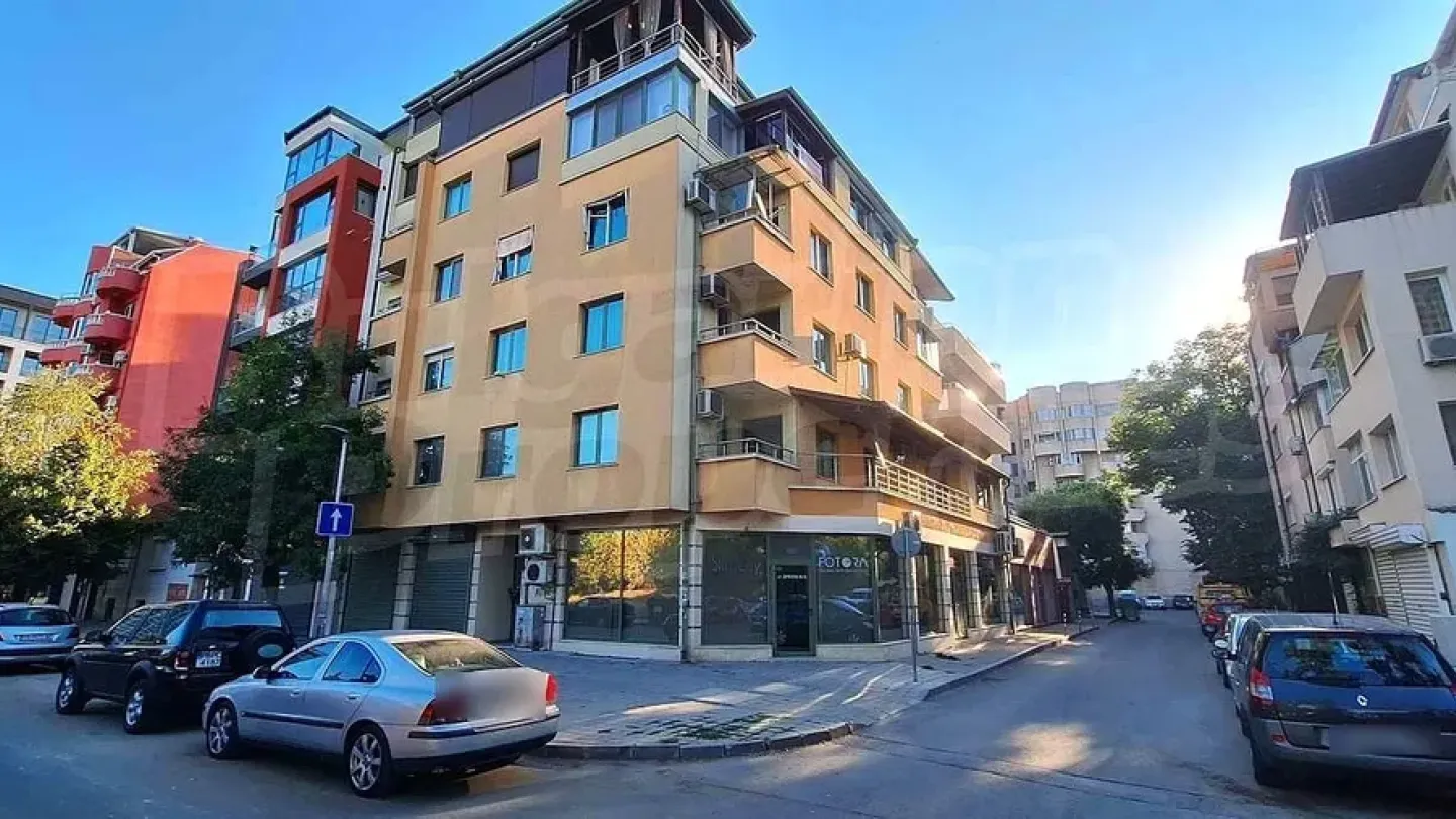 Spacious, Fully Furnished Apartment in Plovdiv's Heart District - Image 1