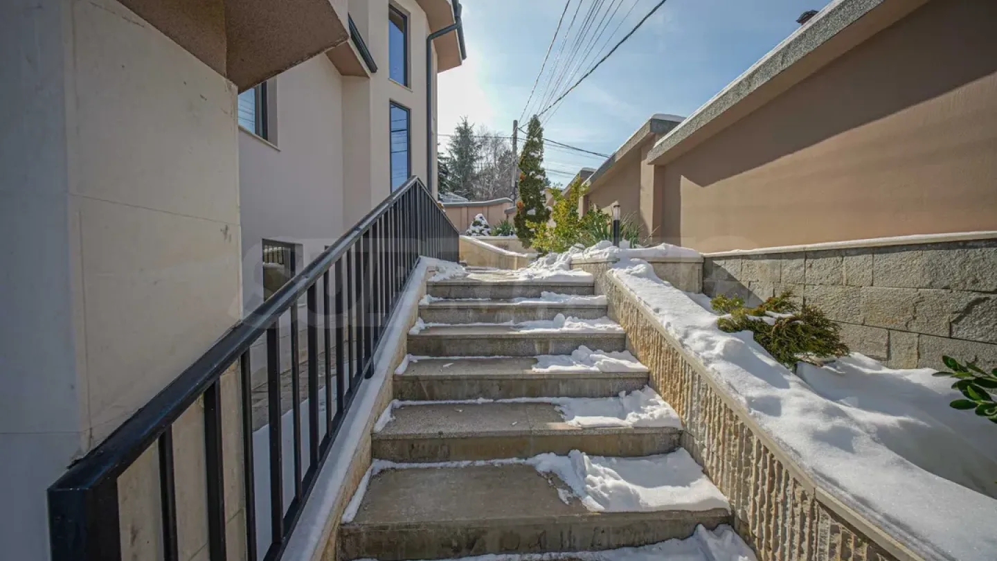 Spacious Dragalevtsi House with Mountain Views, Fully Furnished - Image 2