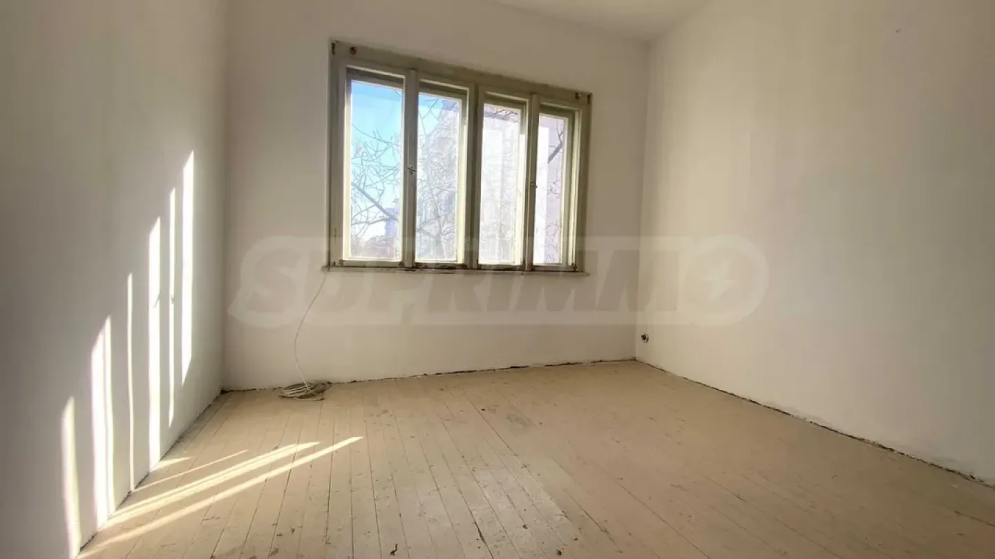 Spacious 3 Bed Apartment - Garden View, Plovdiv - Image 1