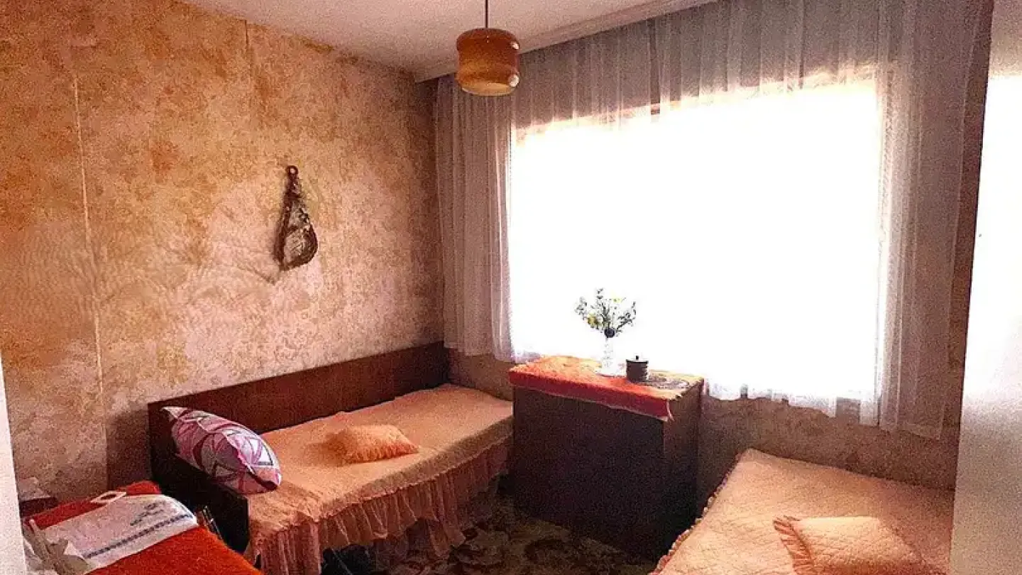 Spacious 3-Bedroom Apartment in Stara Zagora Center - For Sale - Image 4