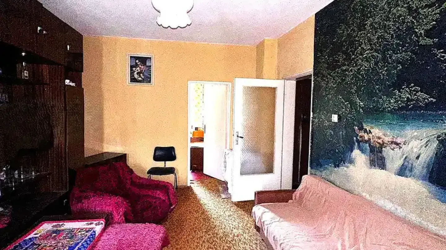 Spacious 3-Bedroom Apartment in Stara Zagora Center - For Sale - Image 2