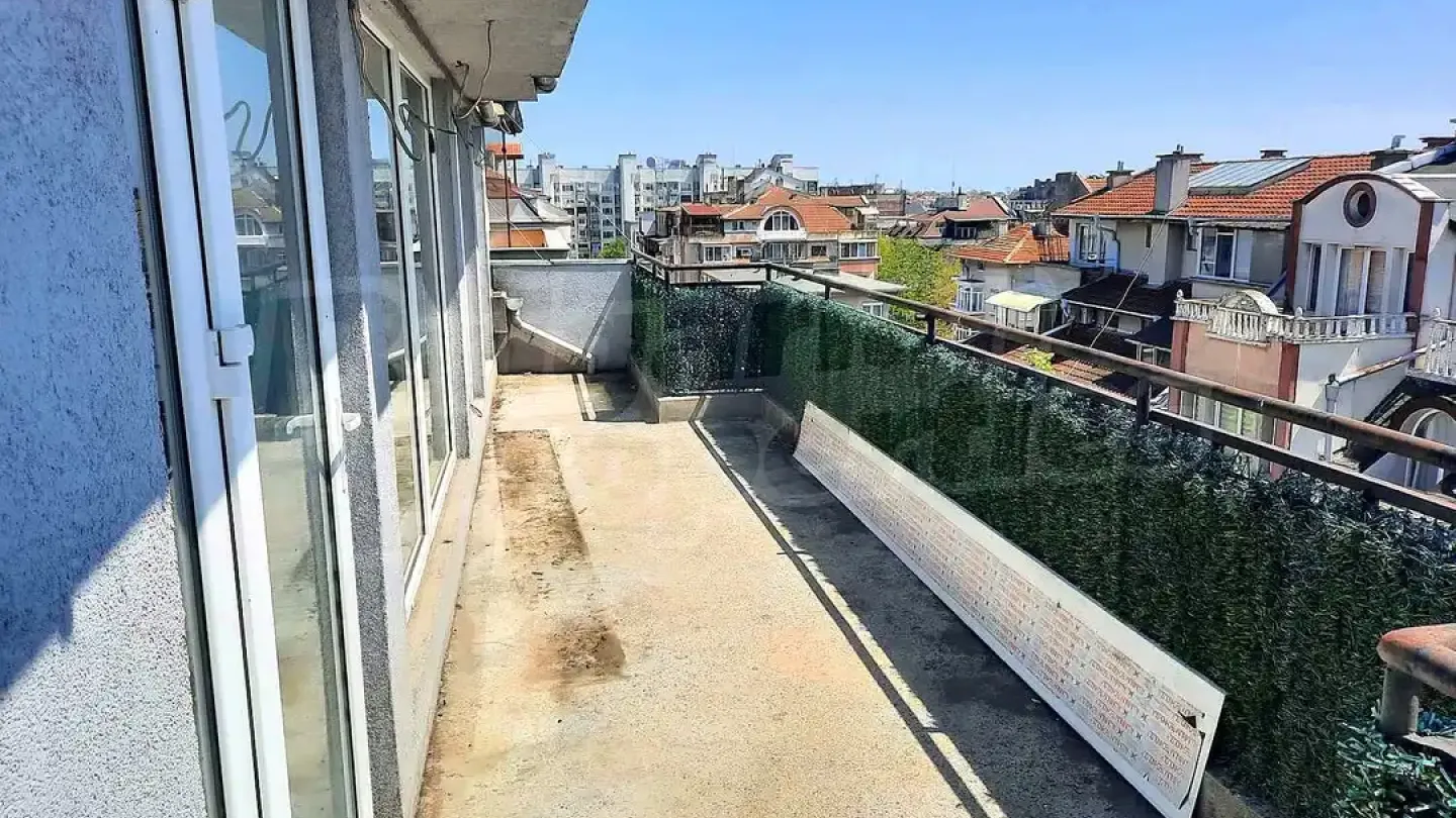 Luxury Energy-Efficient Penthouse in Burgas' Vazrazhdane - Image 1