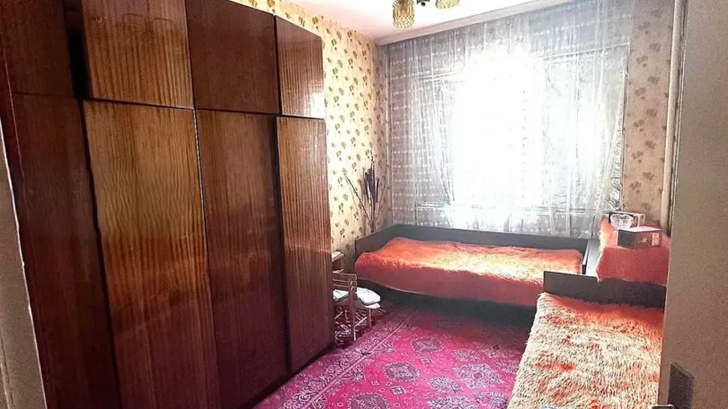 Spacious 3-Bedroom Apartment in Stara Zagora Center - For Sale - Image 5