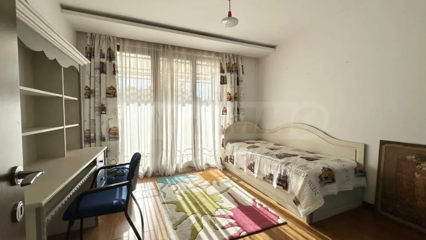 Spacious 3-Bedroom Apartment with Mountain & City Views - Image 4