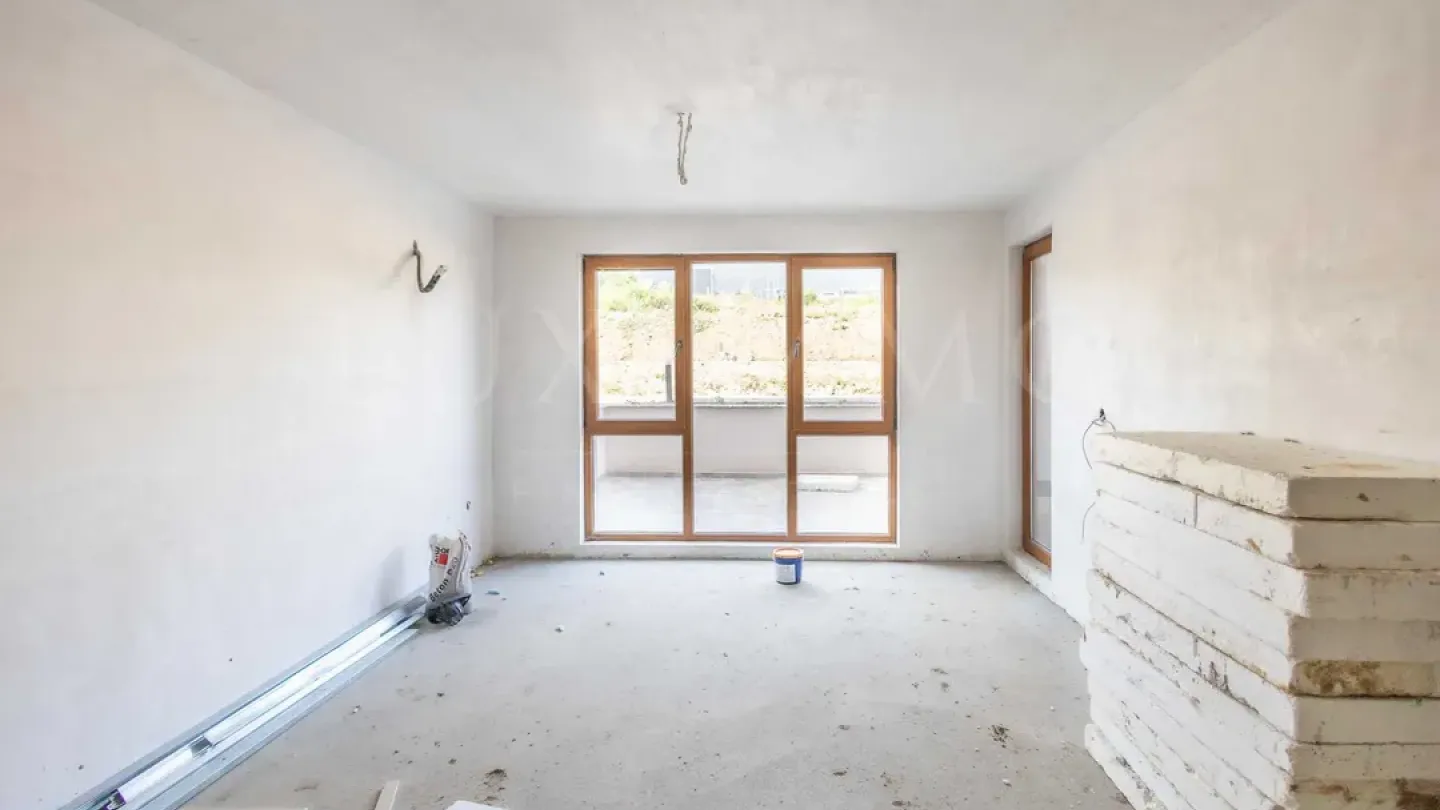 Spacious Apartment with Mountain Views & Garden Terrace - Image 2