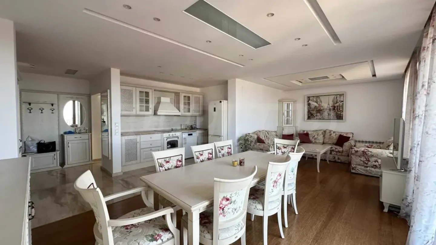 Spacious 3-Bedroom Apartment with Mountain & City Views - Image 2