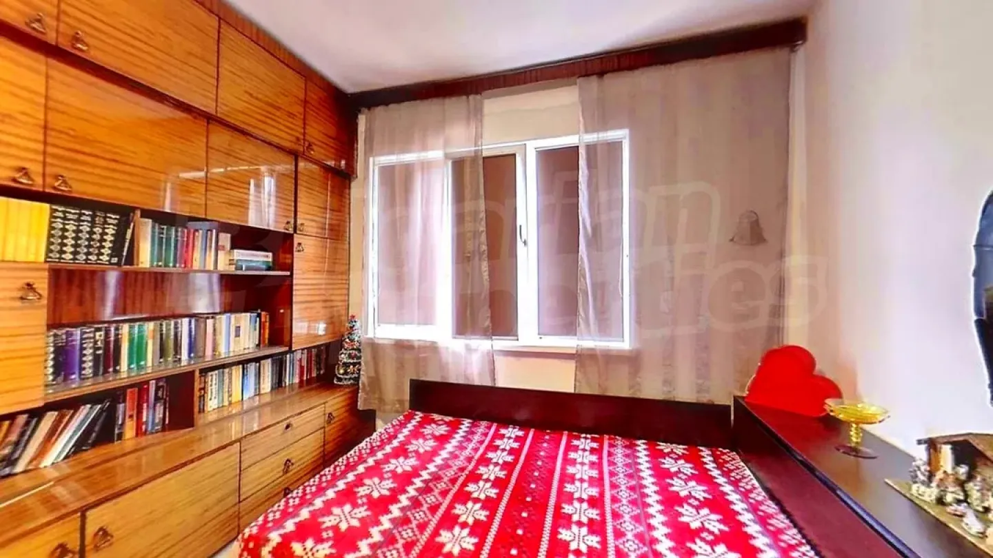 Spacious 3-Bedroom Brick Apartment Near Stara Zagora Schools - Image 2