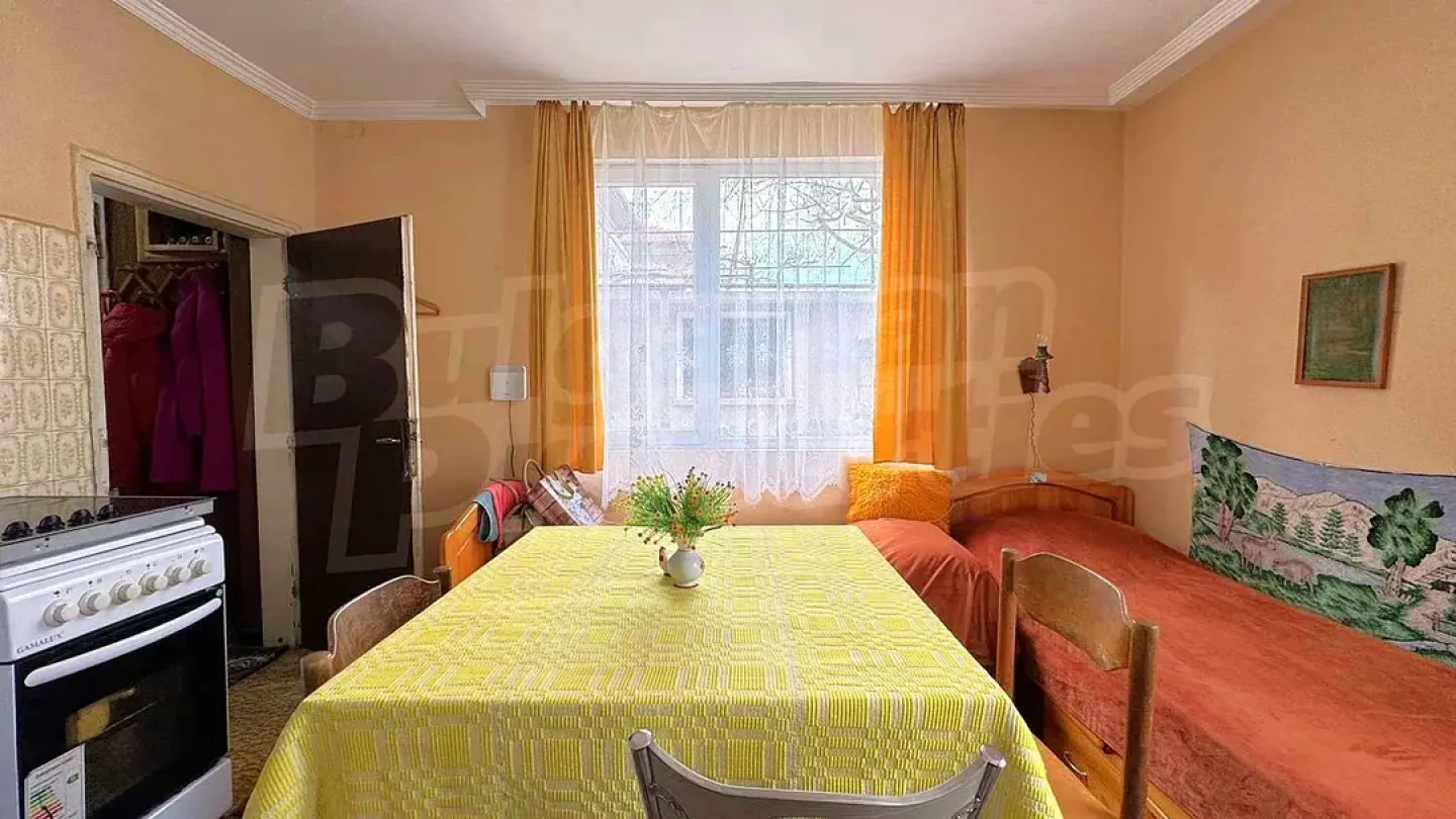 Spacious Fully Furnished House Near Samara's Flag Park - Image 4