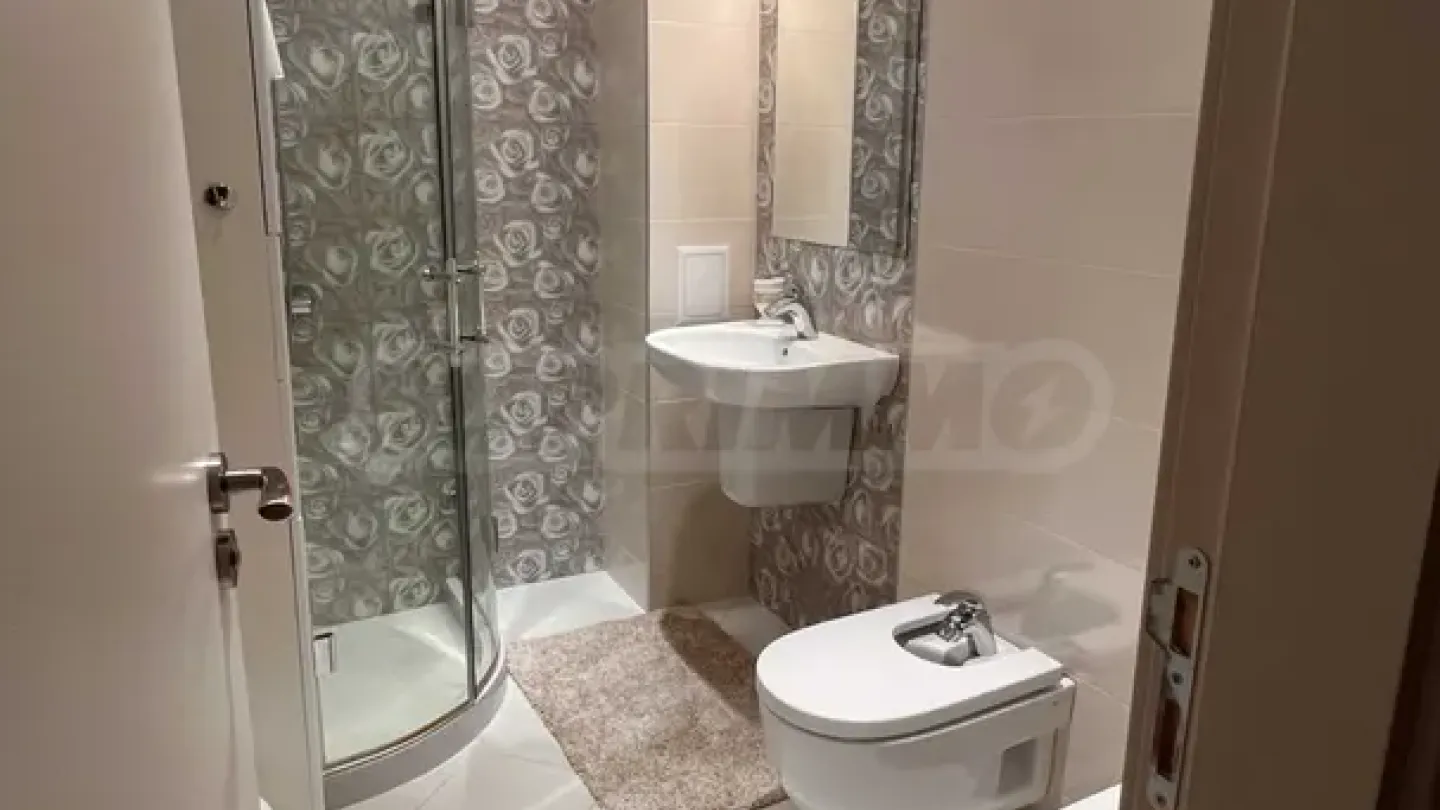 Luxury Furnished Apartment with Parking in Varna's Heart - Image 2