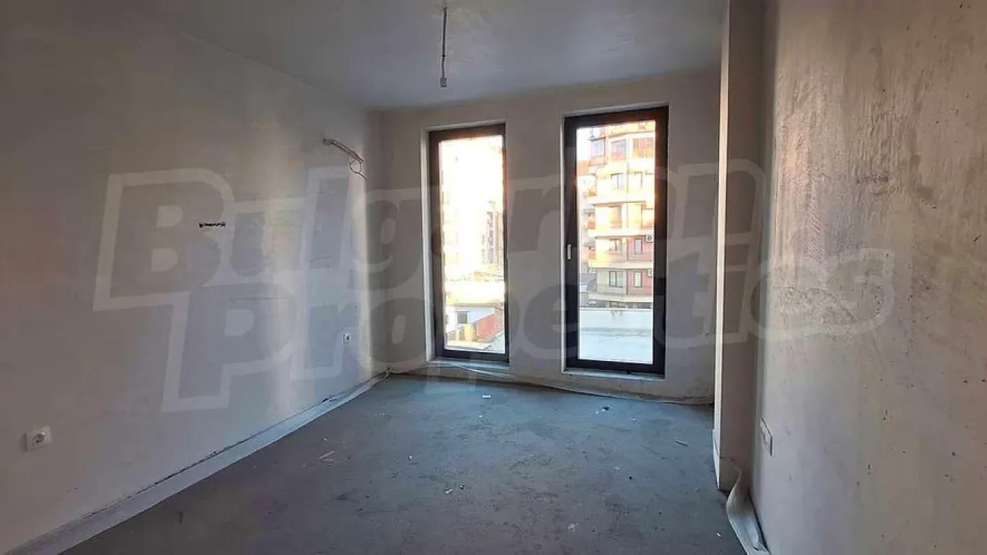 Spacious 2-Bedroom Apartment Near Park Hotel in Plovdiv - Image 2