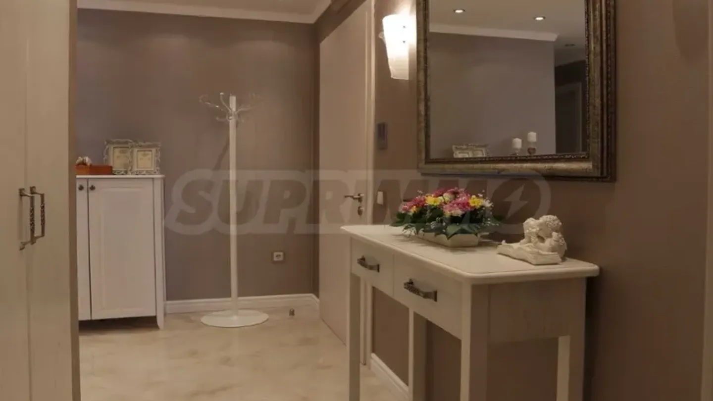 Luxury Furnished Apartment with Parking in Varna's Heart - Image 4