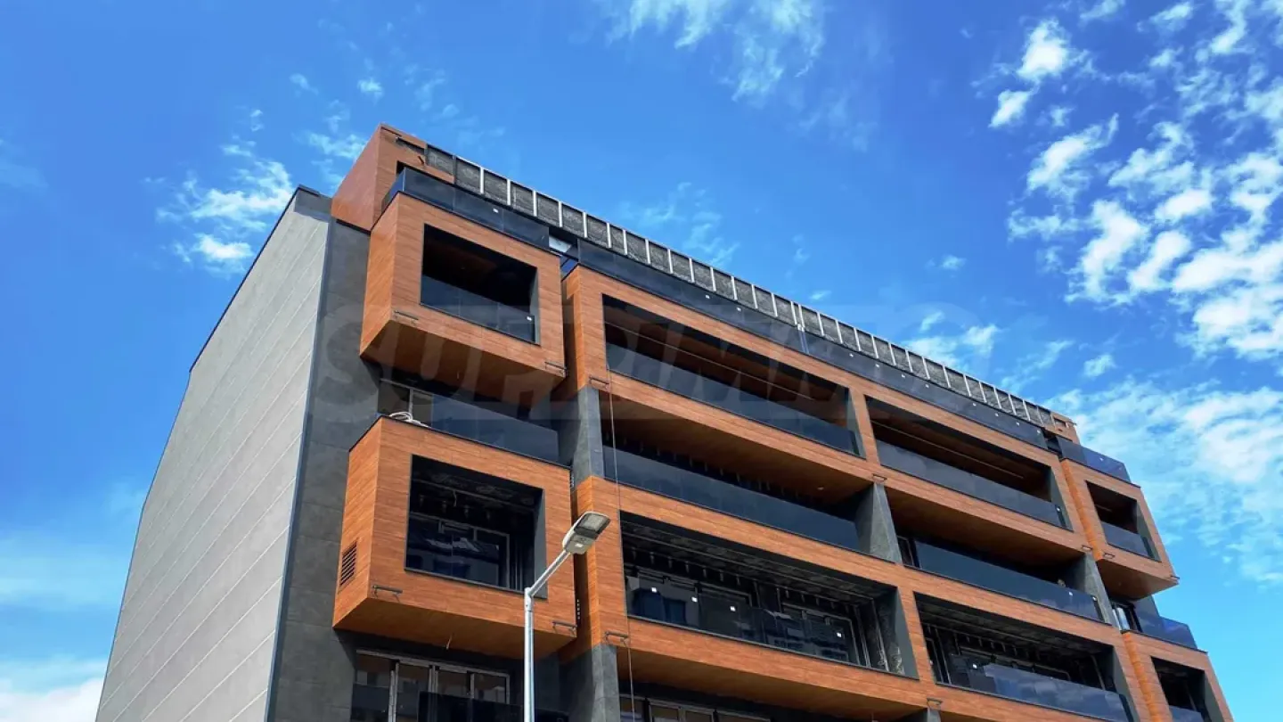 Spacious Three-Bedroom Apartment in Central Plovdiv – New Development - Image 4