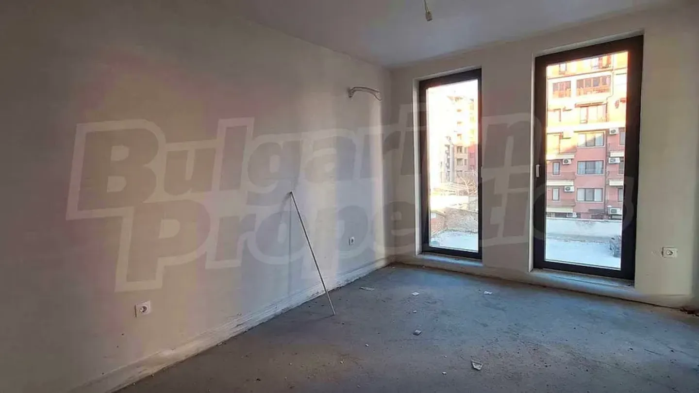 Spacious 2-Bedroom Apartment Near Park Hotel in Plovdiv - Image 4