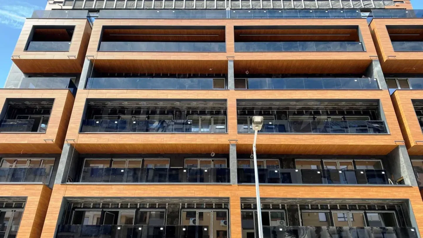 Spacious Three-Bedroom Apartment in Central Plovdiv – New Development - Image 3